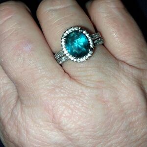 Elegant Green Gemstone Ring